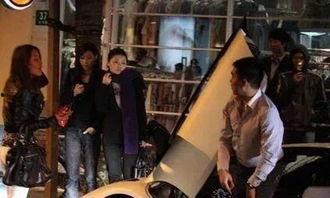 装穷同学聚会视频,揭秘校园里的“奢华”生活